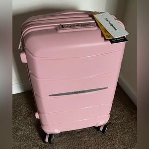NWT Samsonite Outline Pro 21" Hardside Carry-on Spinner - Make me an offer!